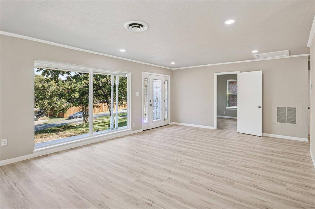 5806 Mountainwood Drive, Arlington, TX 76016