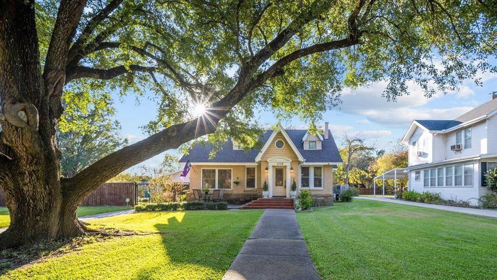 1114 S Crockett Street, Sherman, TX 75090