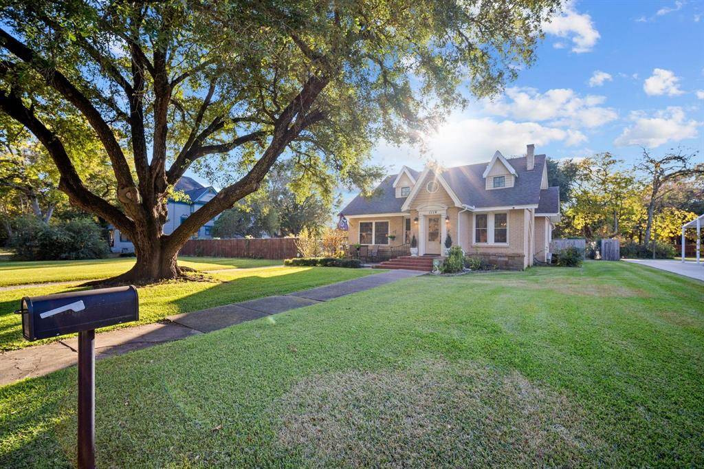 1114 S Crockett Street, Sherman, TX 75090