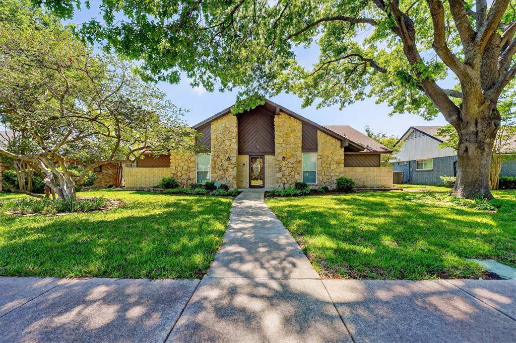 216 Hemlock Drive, Richardson, TX 75081