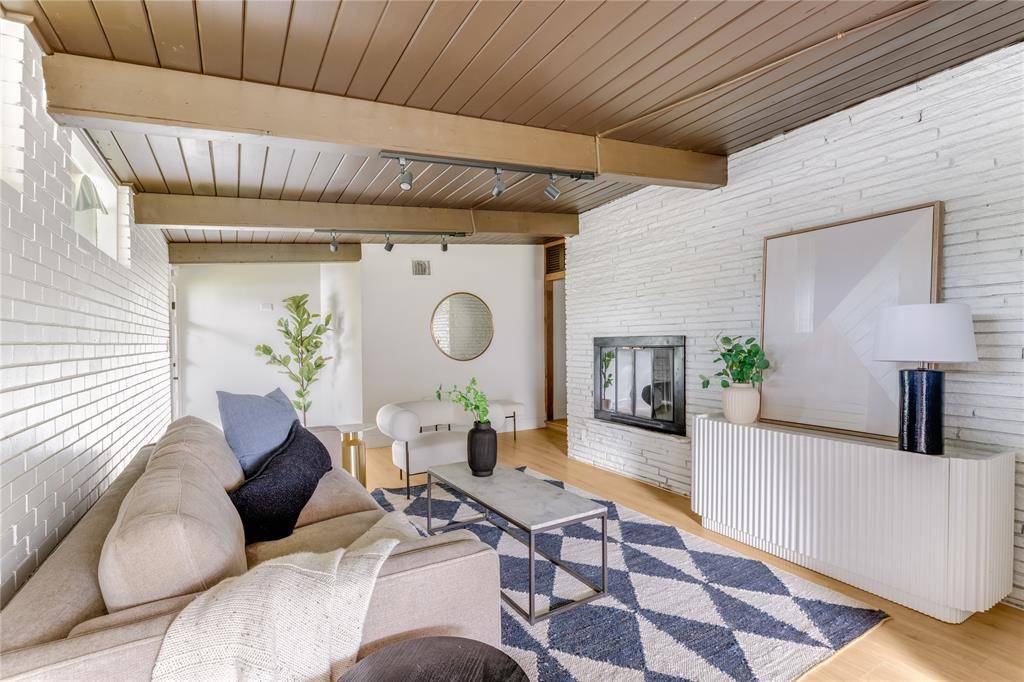 3611 Marsh Lane Place, Dallas, TX 75220