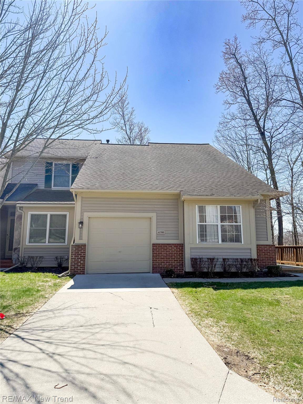 41785 Independence DR, Novi, MI 48377