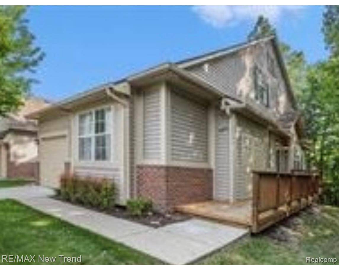 41785 Independence DR, Novi, MI 48377