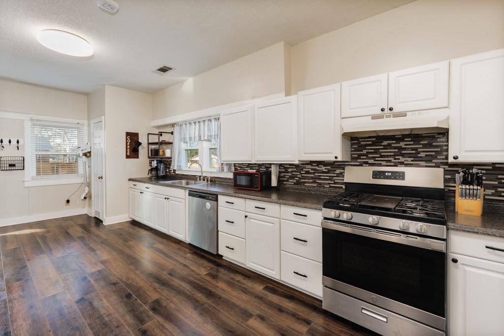 517 W Lamar Street, Alvord, TX 76225