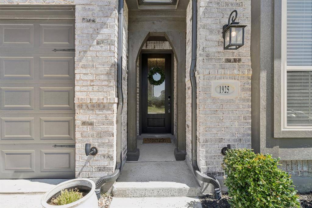 1925 Pelham Drive, Aubrey, TX 76227