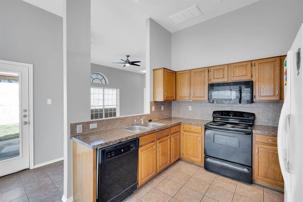 324 Faircrest Drive, Arlington, TX 76018