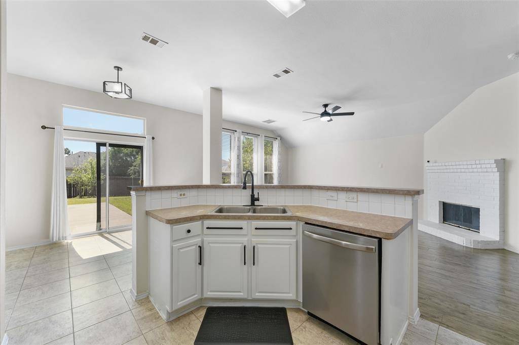 2124 Hickory Ridge Drive, Mesquite, TX 75181