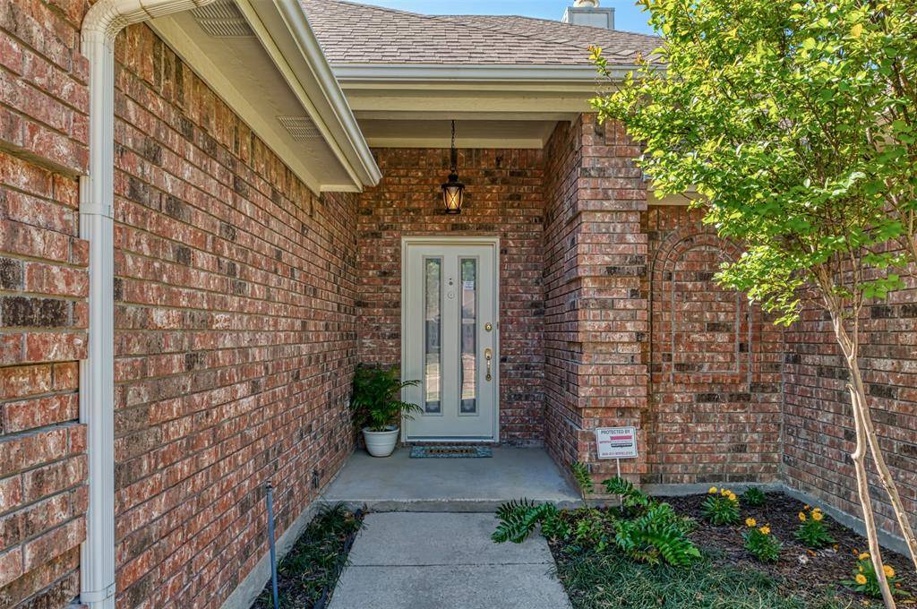 1057 Springwood Drive, Saginaw, TX 76179