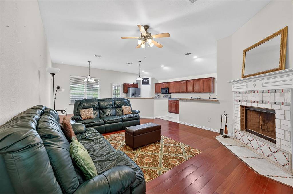 7424 Lake Front Trail, Arlington, TX 76002