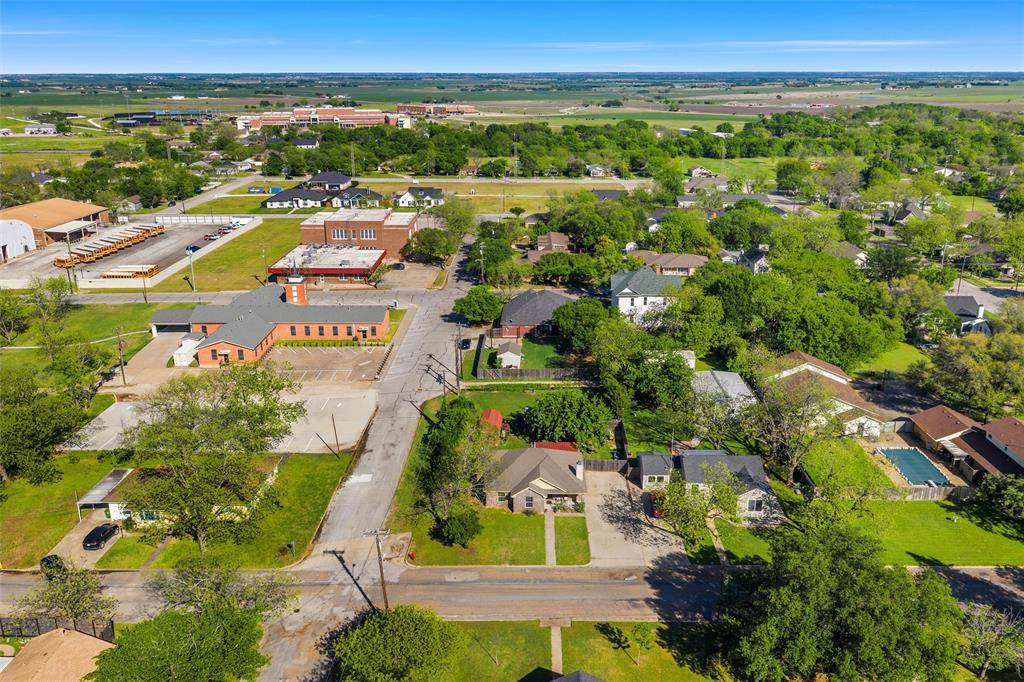 814 N Harrison Street, West, TX 76691