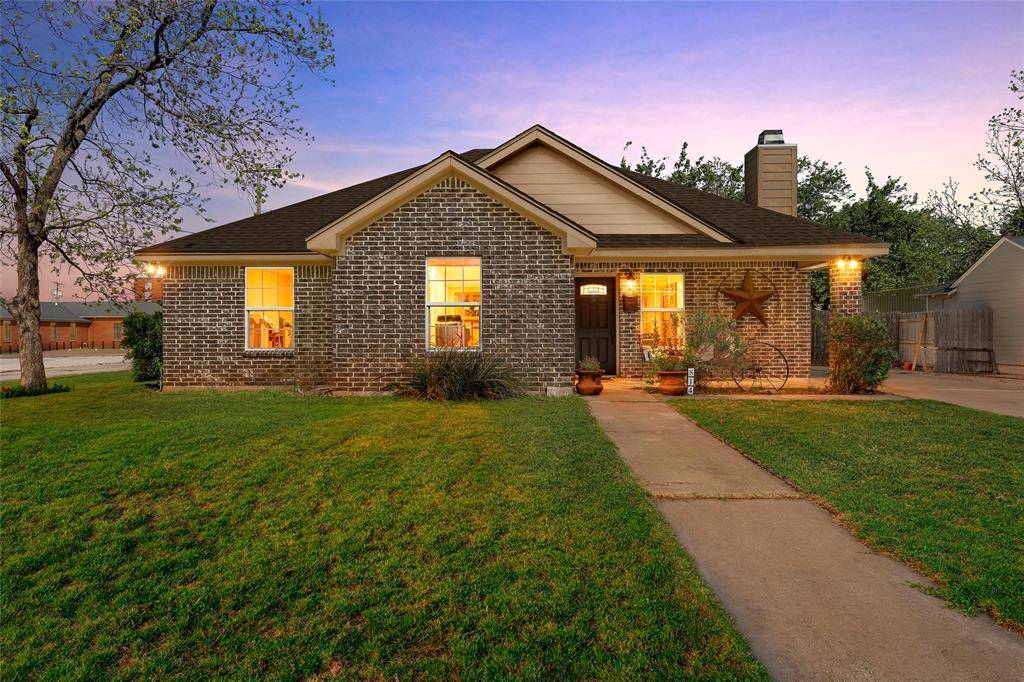 814 N Harrison Street, West, TX 76691