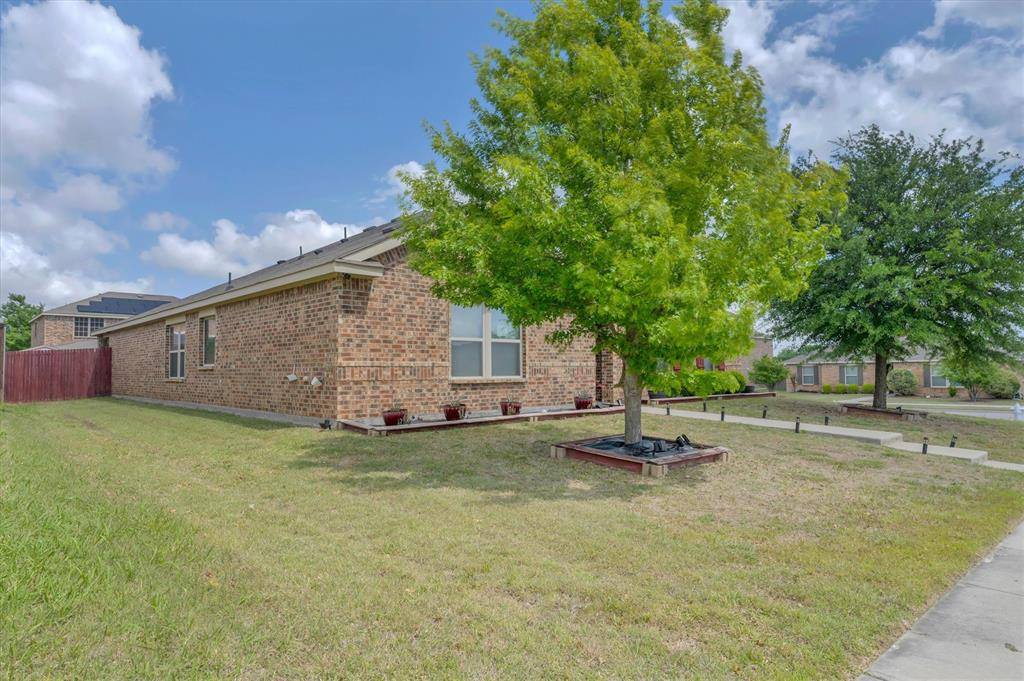 753 Snowy Orchid Lane, Desoto, TX 75115
