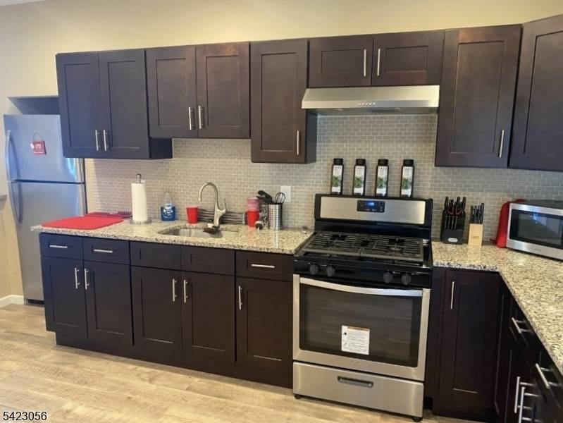 164 N 3Rd St, Paterson City, NJ 07522