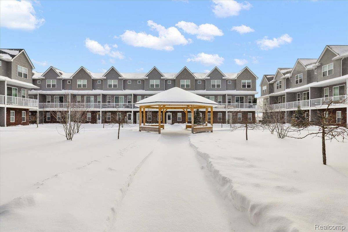 3951 Trailwaycommons CIR, Auburn Hills, MI 48326