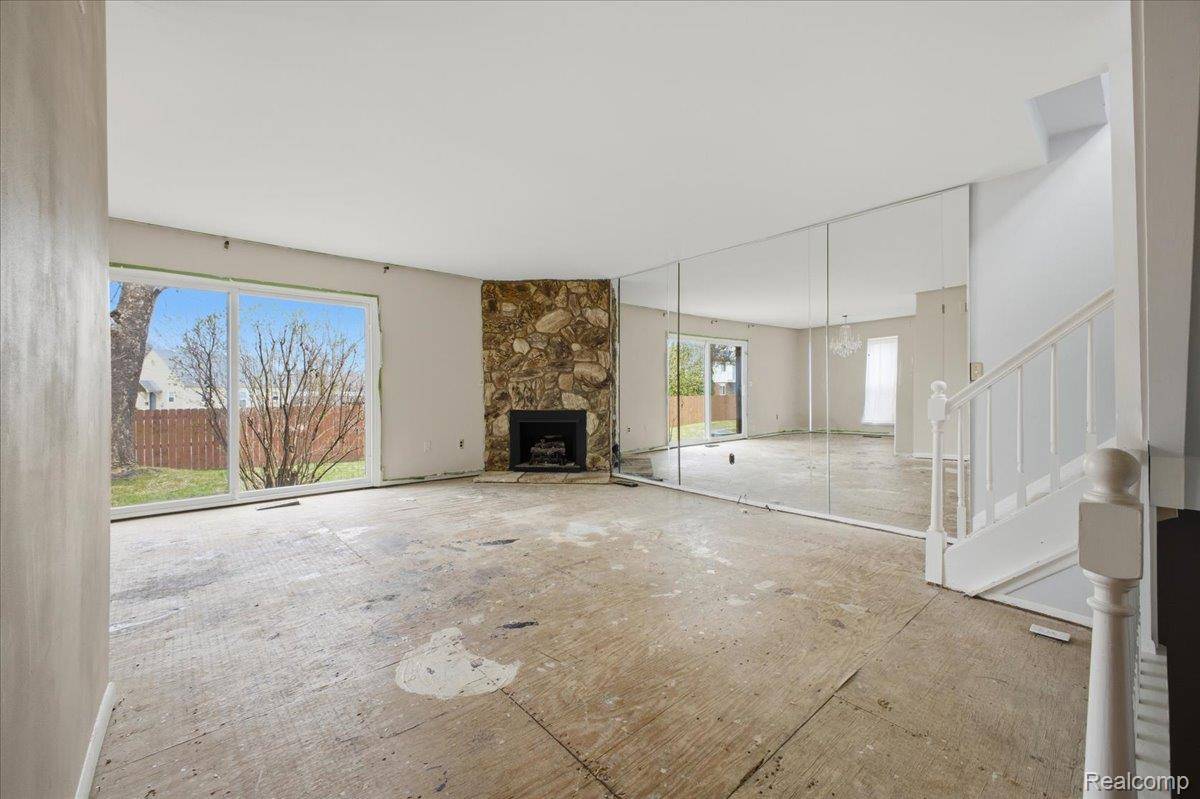 1097 Kirts Blvd #A, Troy, MI 48084