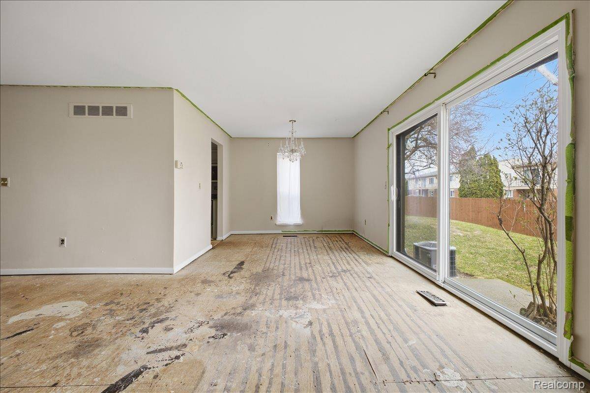 1097 Kirts Blvd #A, Troy, MI 48084