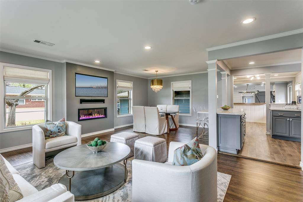 907 E Texas Street, Grapevine, TX 76051