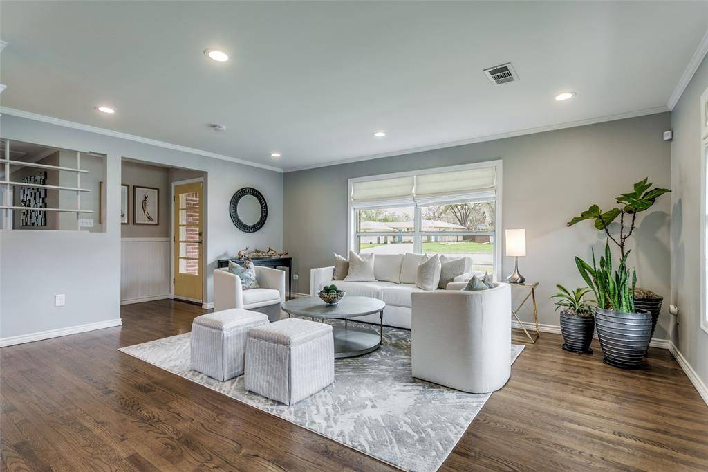 907 E Texas Street, Grapevine, TX 76051