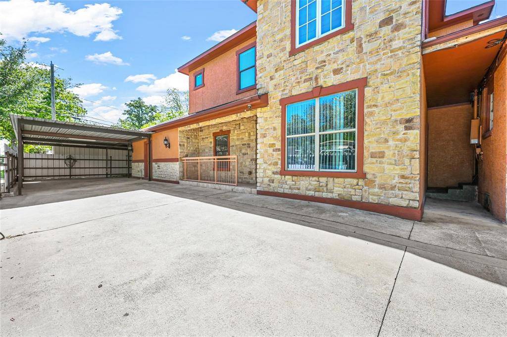 902 S Montclair, Dallas, TX 75208