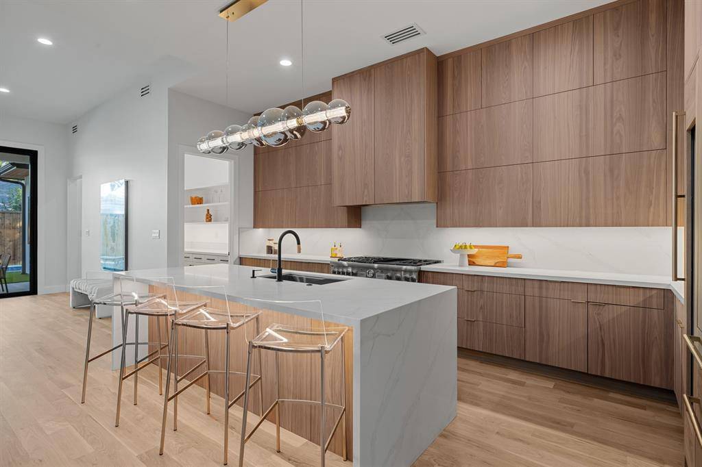 6231 McCommas Boulevard, Dallas, TX 75214