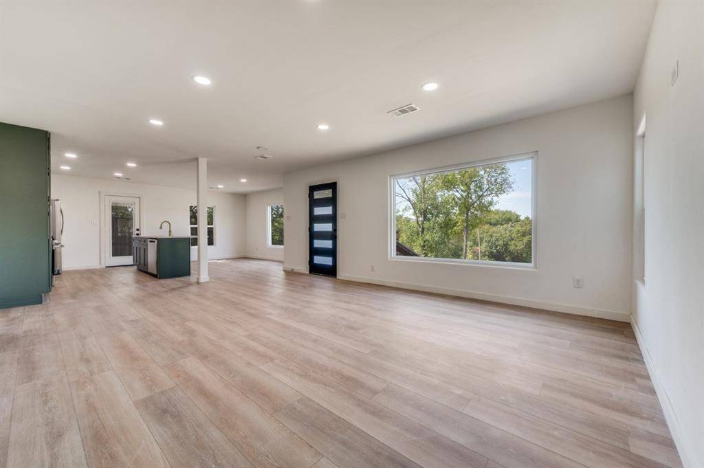 3134 W Jefferson Boulevard, Dallas, TX 75211