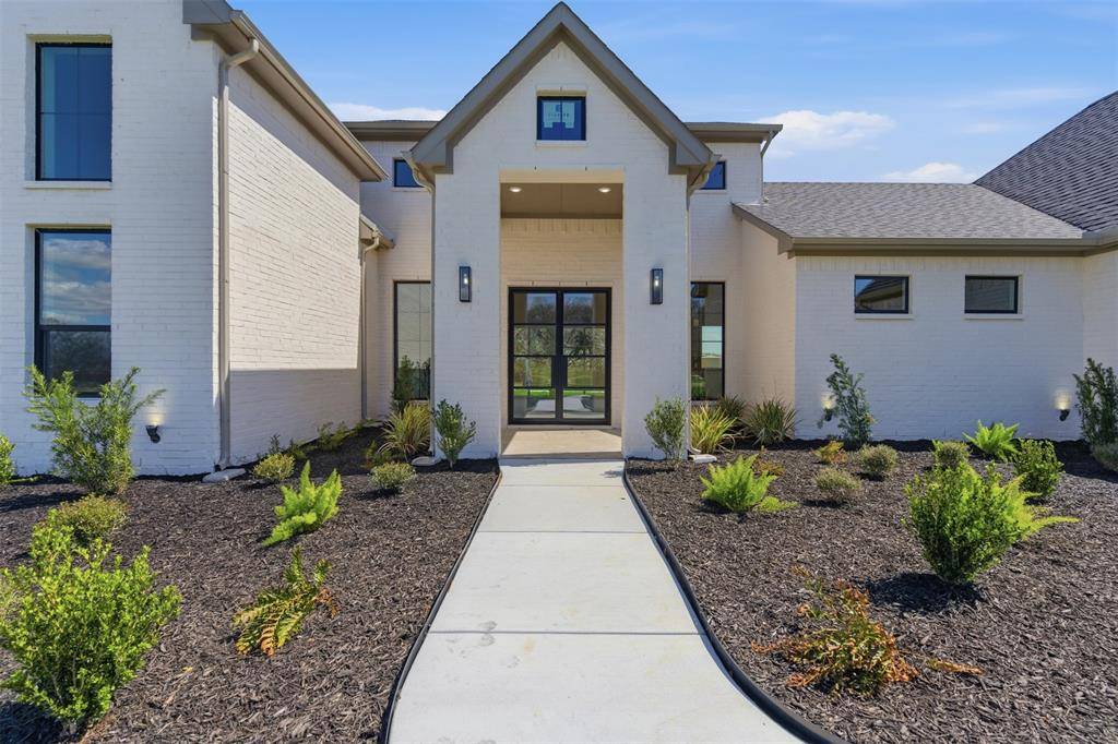 5825 Grey Wolf Court, Fort Worth, TX 76140