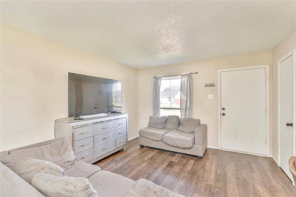 4712 Meadow Trail Drive, Dallas, TX 75236