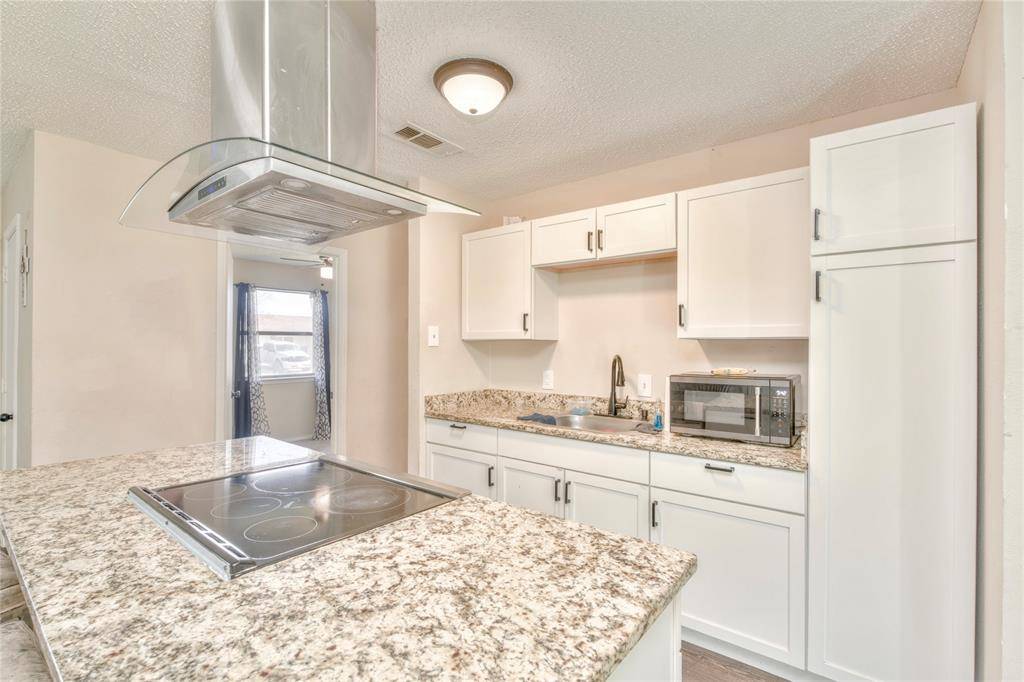 4712 Meadow Trail Drive, Dallas, TX 75236