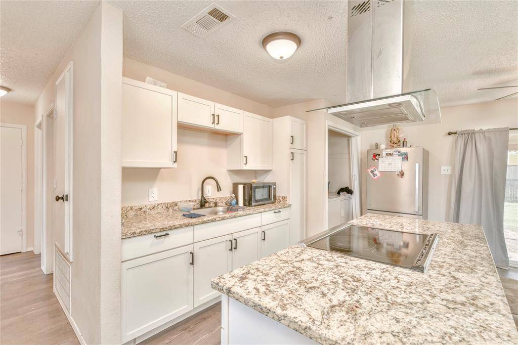 4712 Meadow Trail Drive, Dallas, TX 75236