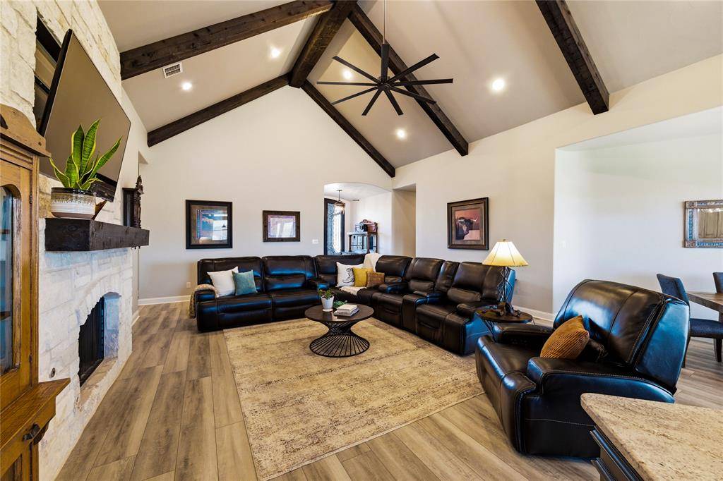 110 Live Oak Court, Willow Park, TX 76087