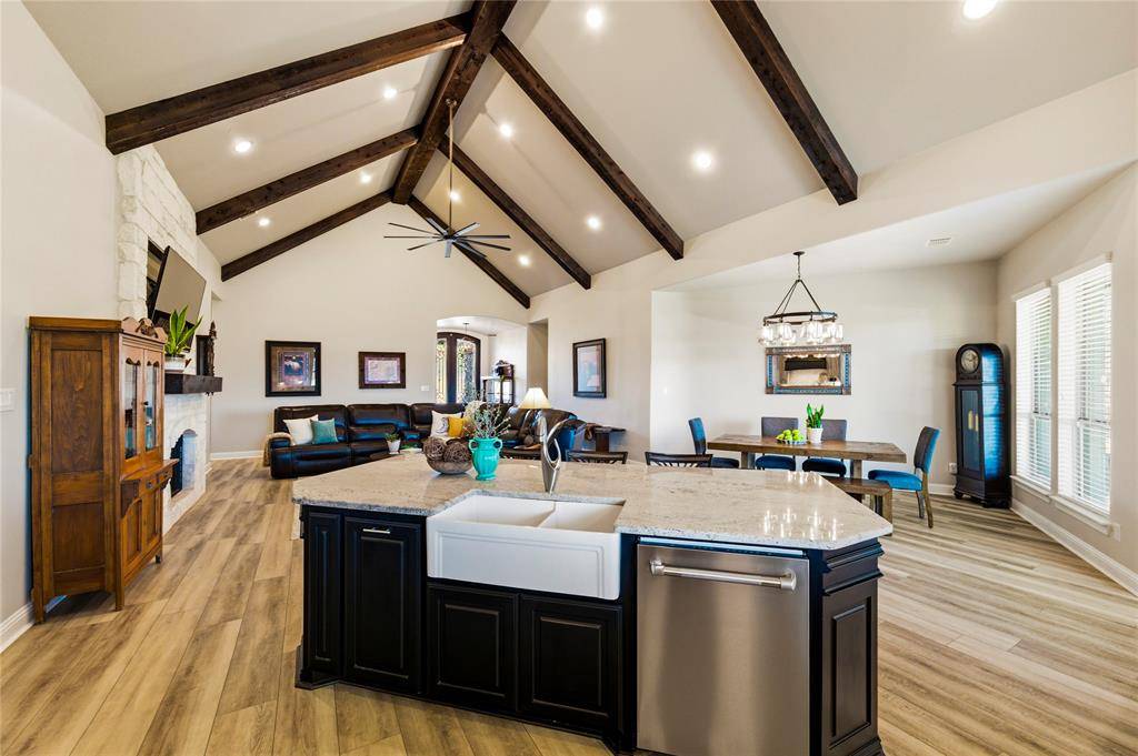 110 Live Oak Court, Willow Park, TX 76087