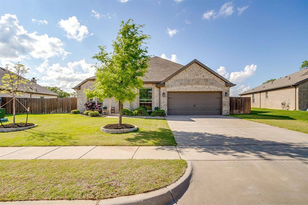 1616 Glade Meadows Drive, Burleson, TX 76058