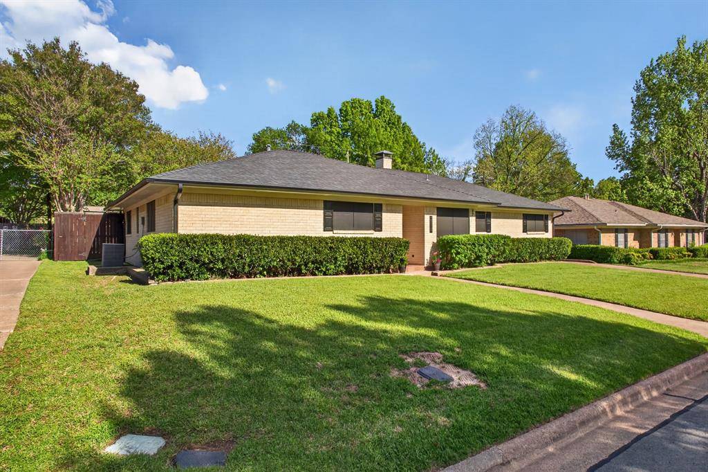 1907 Wes Hardin Circle, Bonham, TX 75418