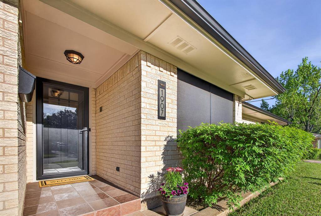 1907 Wes Hardin Circle, Bonham, TX 75418