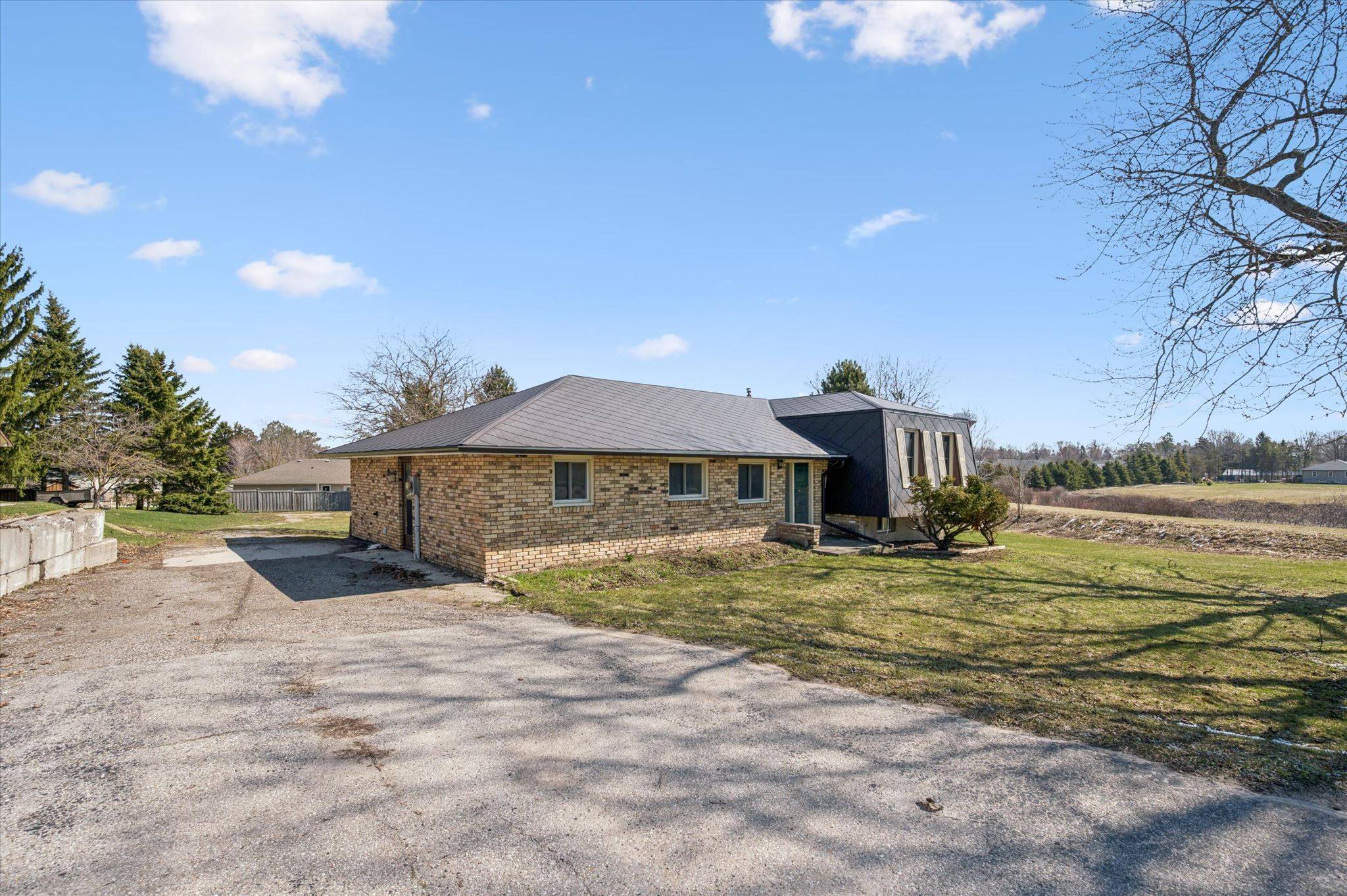 215 King ST, Minto, ON N0G 2P0