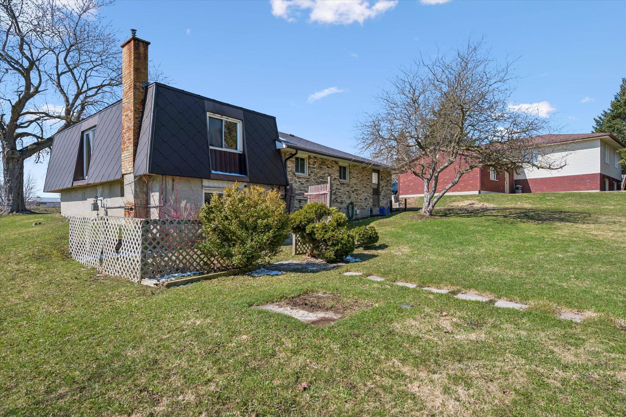 215 King ST, Minto, ON N0G 2P0