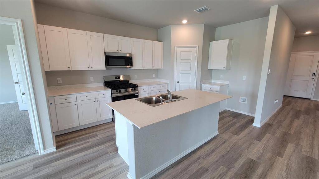 2205 WHITE BUFFALO Way, Fort Worth, TX 76036