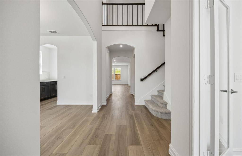 721 Brozgold Avenue, Midlothian, TX 76065