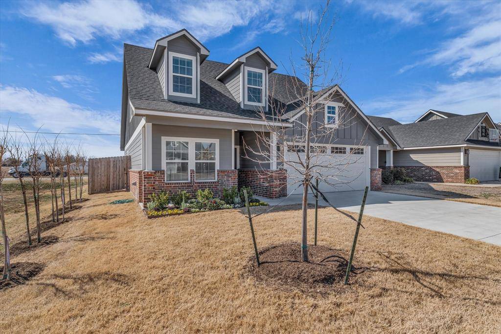 413 Travis Drive, Mcgregor, TX 76657