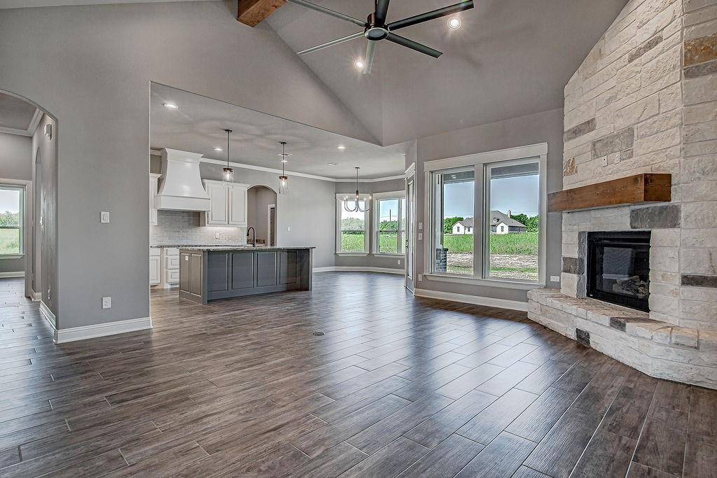 8525 Wild Colt Drive, Godley, TX 76044
