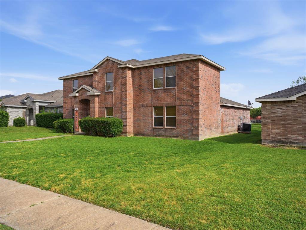 1424 Bumble Bee Drive, Lancaster, TX 75134