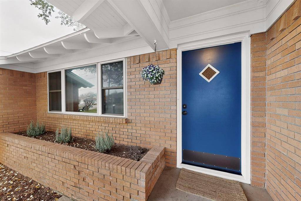 210 N Summit Street, Red Oak, TX 75154