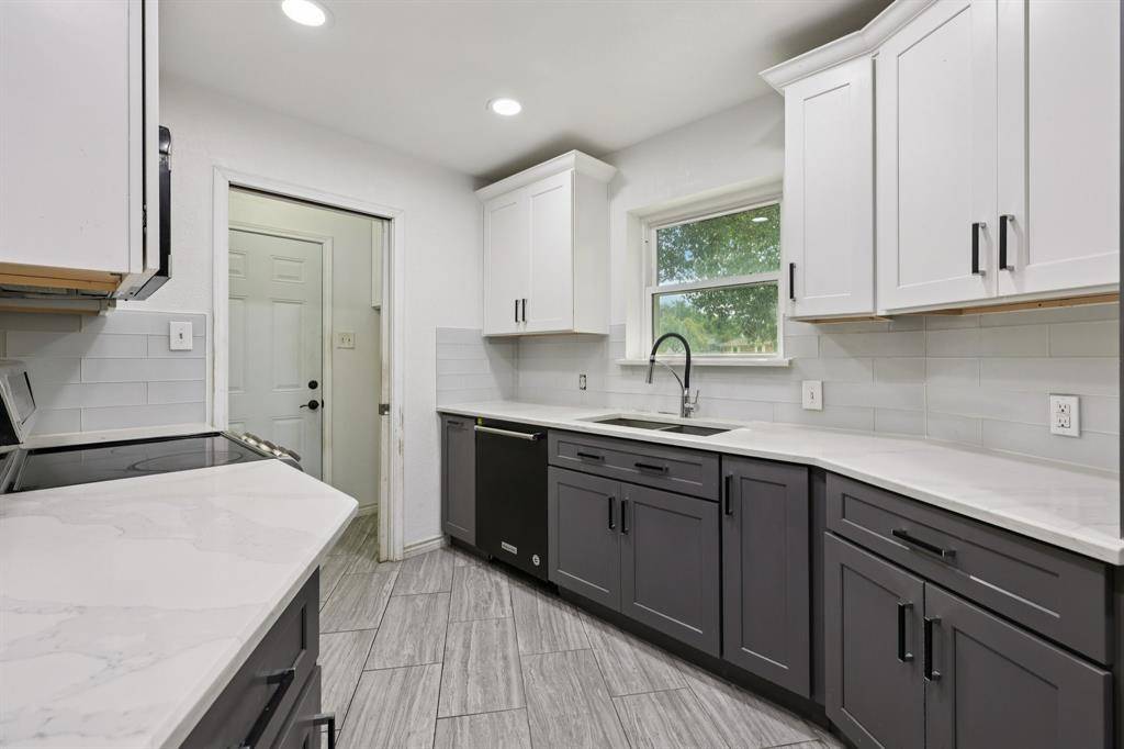 2417 Meadow Court, Bedford, TX 76021