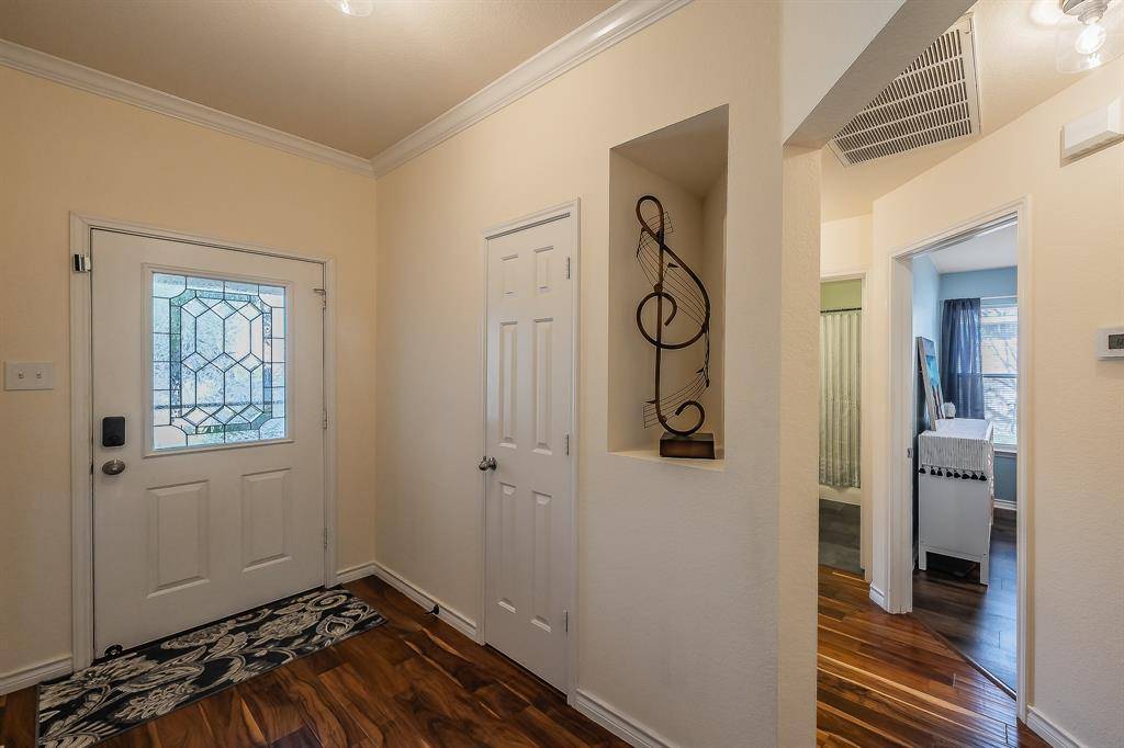 660 Rosario Lane, Fort Worth, TX 76052