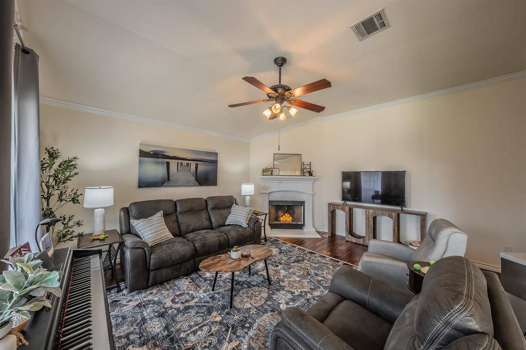 660 Rosario Lane, Fort Worth, TX 76052