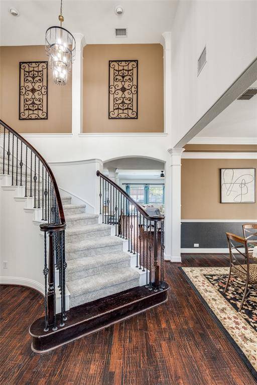 400 S Hampton Court, Lewisville, TX 75056