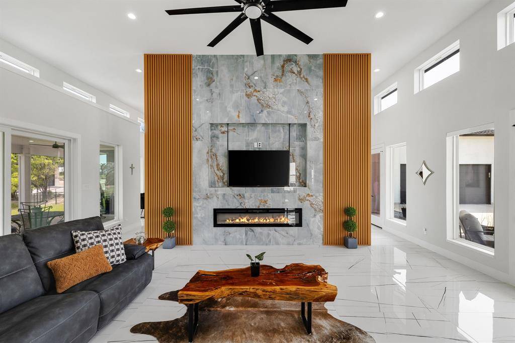 313 Ryker Lane, Gunter, TX 75058