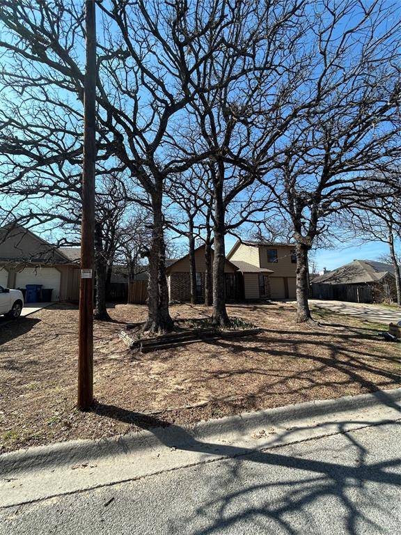 721 Timberoaks Drive, Azle, TX 76020