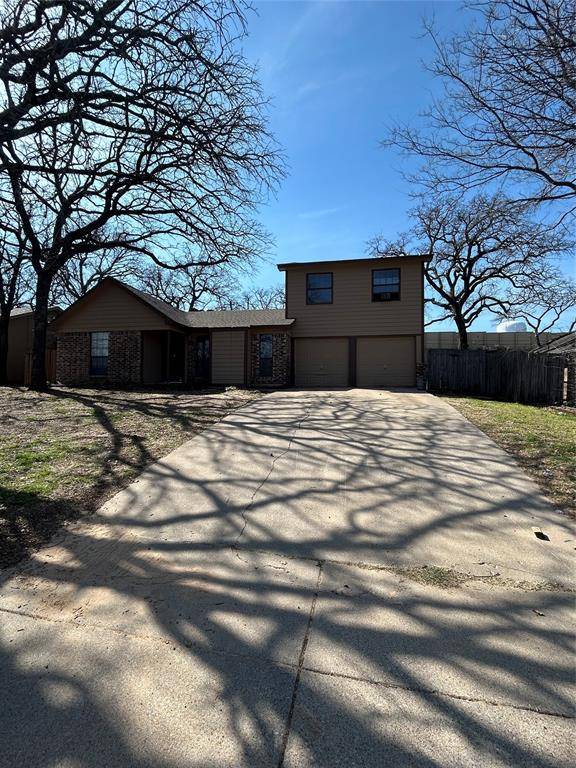 721 Timberoaks Drive, Azle, TX 76020