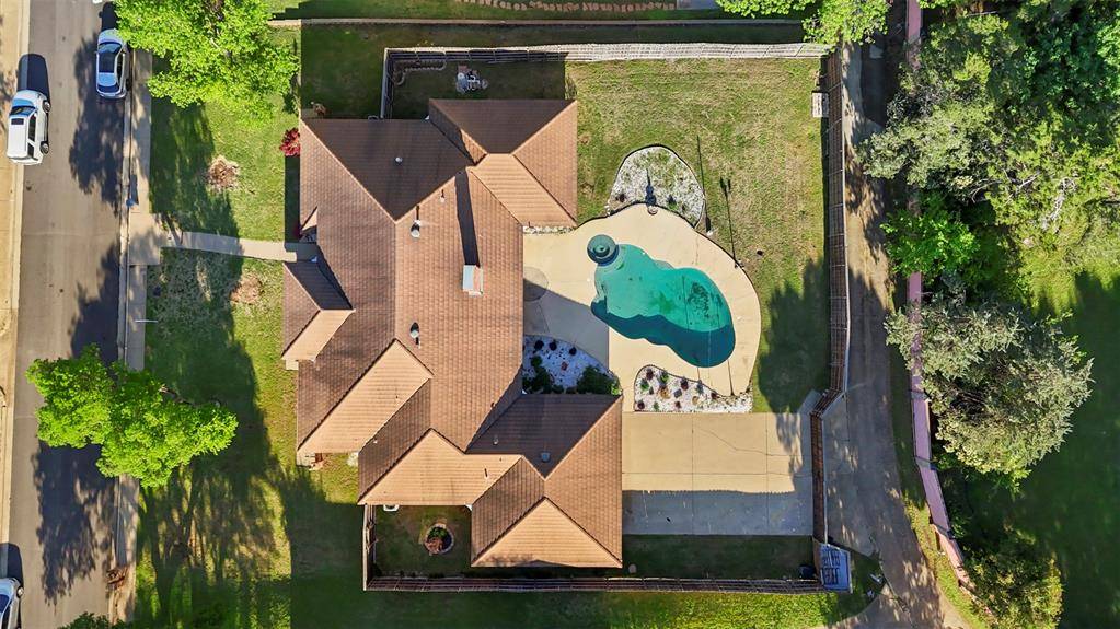 906 Greenbriar Lane, Duncanville, TX 75137